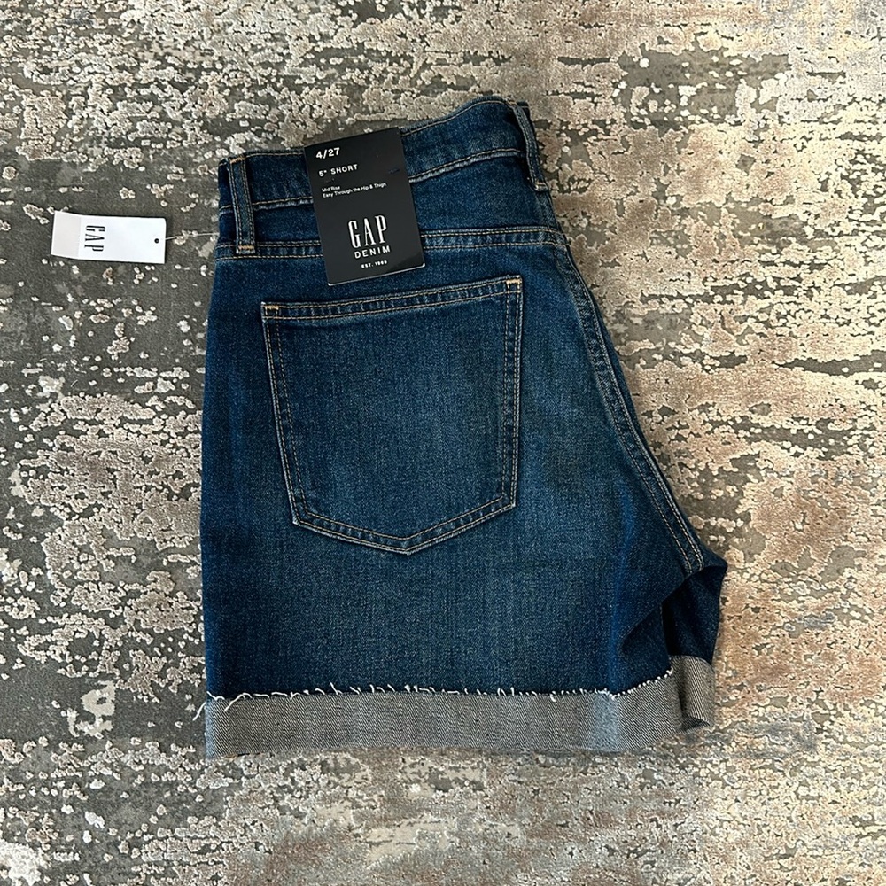 GAP 5” cuffed denim shorts